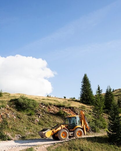 Terasamentele pentru drumuri forestiere: acces în zone greu accesibile