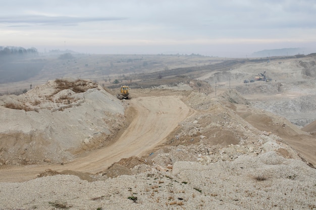 Săpăturile pentru construcții de baraje: experiență în proiecte complexe