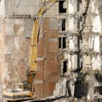 Demolarea și pregătirea sitului pentru noi construcții: etape și importanță