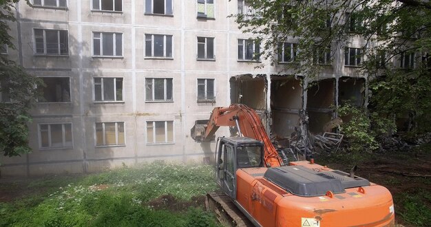 Demolarea și utilizarea tehnologiei moderne: inovație și eficiență