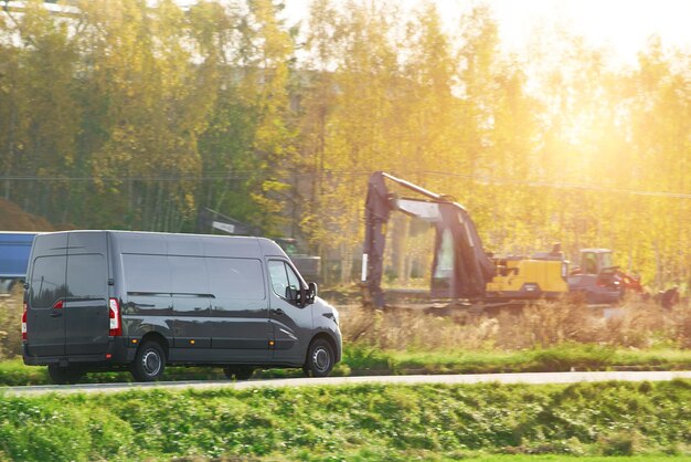 Demolarea și transportul materialelor: flota noastră de autoutilitare