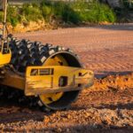 Demolarea cu cilindri compactor vibrator BOMAG: compactare profesională