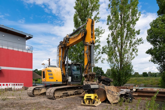 Demolarea cu excavatoare Hyundai: performanță și fiabilitate